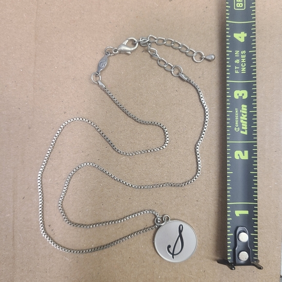 S initial necklace - Picture 3 of 3